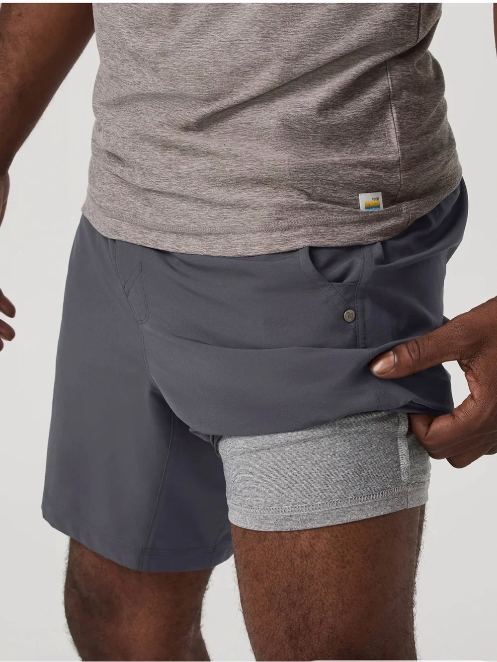 EUC Vuori Men’s Kore Shorts 7” Lined Charcoal XL V302
